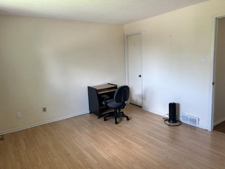 8 Foxmeadow Lane - Room 6 - Photo 4