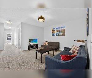 Ellerslie 3 bed 3 bath WALKOUT BASEMENT for rent - Photo 4