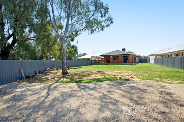 13 Warrens Lane, Rutherglen - Photo 1