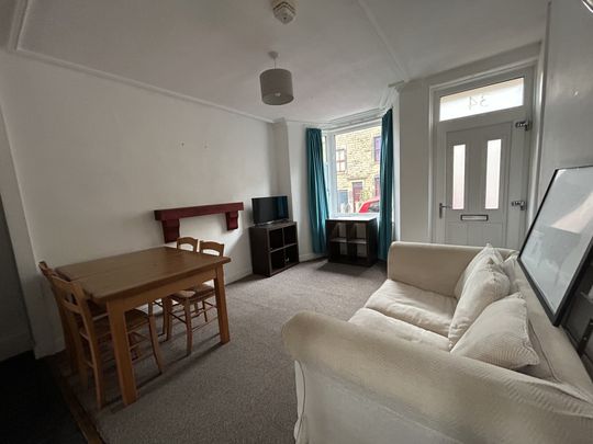 Four Bedroom Terrace House Set Over Three Floors, Close to City Centre and University - Photo 1