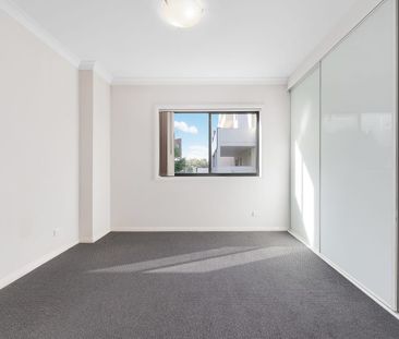 Spacious & Peaceful Apartment in a Prime Kellyville Ridge Location - Photo 4