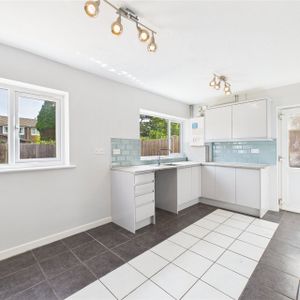 Tay Close, Farnborough Tay Close, Farnborough - Photo 2