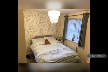 3 bedroom semi-detached house to rent - Photo 2