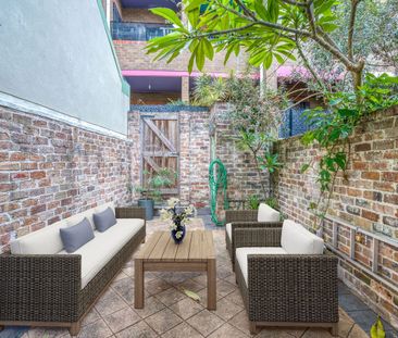 Unfurnished Cosmopolitan Terrace in City Fringe - Photo 5