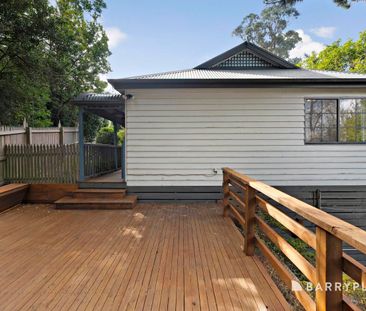 LIFESTYLE AND CONVENIENCE IN A SOUGHT-AFTER LOCATION - Photo 5