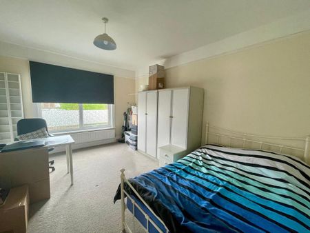 3 bedroom flat to rent - Photo 2