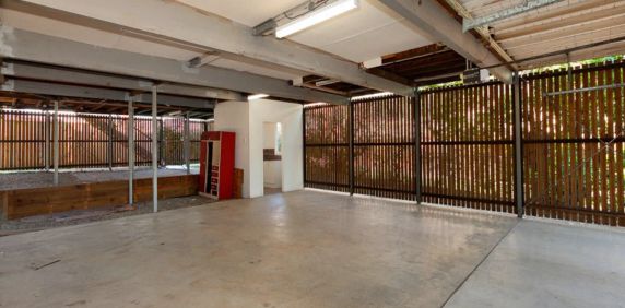 Renovated Stylish Queenslander - Photo 2