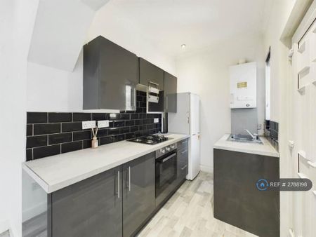 1 bedroom flat to rent - Photo 4