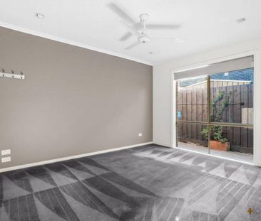 GREAT LOCATION LARGE HOME | SPACIOUS YARD - Photo 4