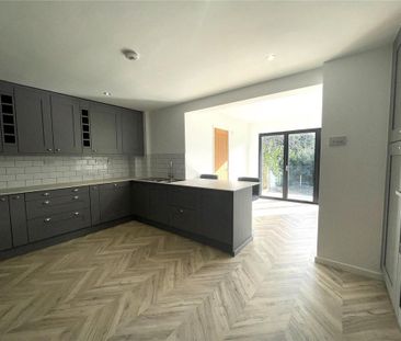 2 bedroom semi-detached house to rent - Photo 6