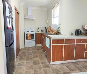 Sunny Two-Bedroom Unit in the Heart of Cherrywood - Cherrywood - Photo 2