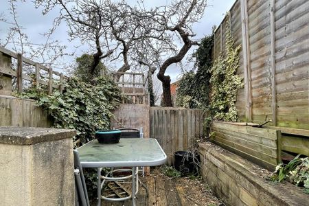 2 bedroom terraced house to rent - Photo 3