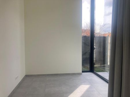 Nieuwbouwappartement op het gelijkvloers met 2 slaapkamers en ondergrondse autostaanplaats - Photo 5