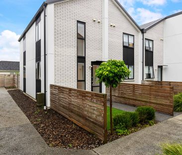 Modern 2022 built 2 bed, 2 bath with carpark - Photo 4