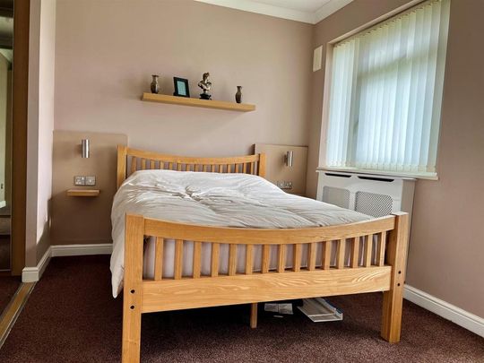 1 bedroom in a house share to rent - Photo 1