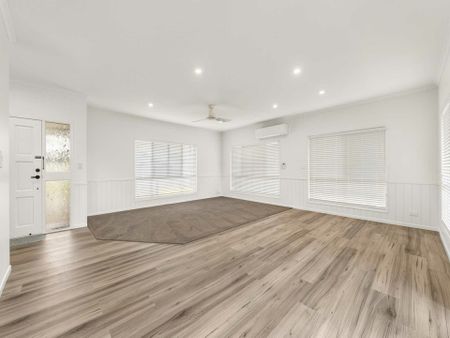 Spacious Family Home with Modern Kitchen & Large Entertaining Area | 4 Bed | 2 Bath. - Photo 2
