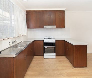 TIDY TWO BEDROOM UNIT TWO BLOCKS FROM BLAKES GROCERS - Photo 2