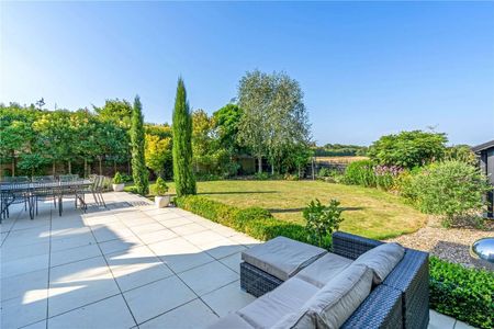 A charming, modern four-bedroom family home in the popular village of Little Marlow, with fabulous countryside views. - Photo 2