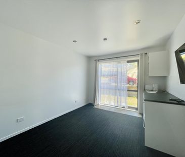 Beautifully presented studio in Temple View - Photo 4