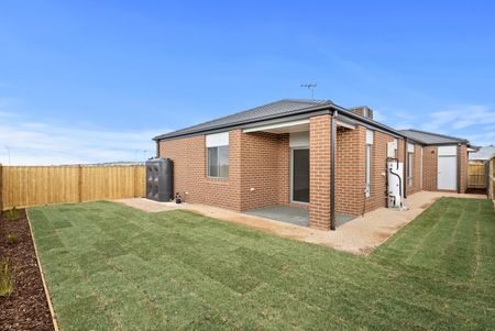 17 Stevie Road, Sunbury VIC 3429 - Photo 5