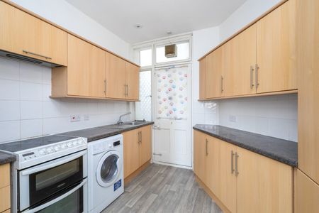 3 Bed Flat, Sussex Mansions, BN2 - Photo 2