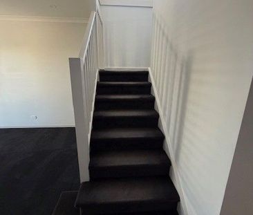 Perfectly positioned close to local cafés, shops, and schools! - Photo 4