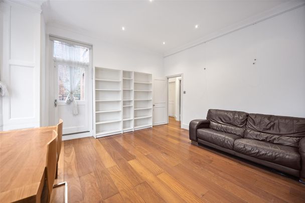 Canfield Gardens, South Hampstead, London - Photo 1