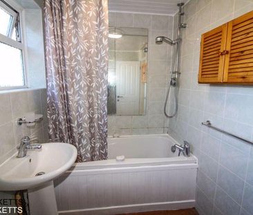 3 bedroom semi-detached house to rent - Photo 6