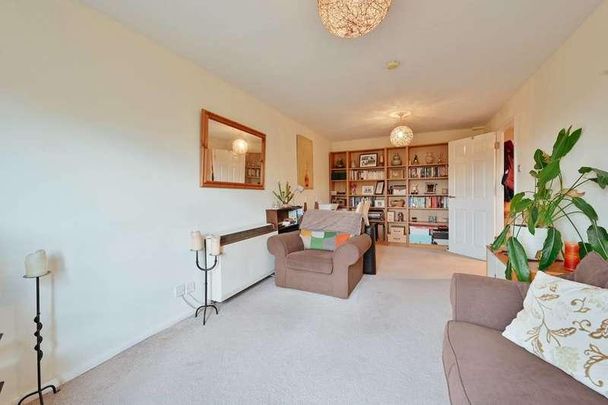 Chenies Way, Watford, Watford, WD18 - Photo 1
