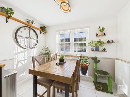 3 bedroom semi-detached house to rent - Photo 3