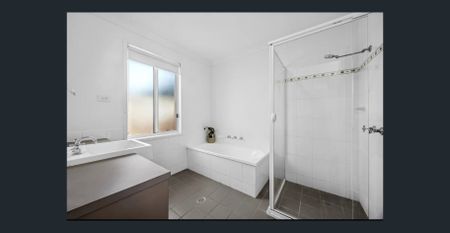 MODERN FAMILY HOME IN GREAT LOCATION - Photo 5