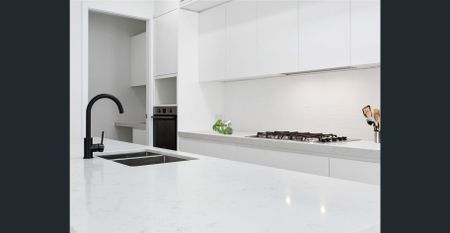 Spacious Modern Townhouse - Photo 2