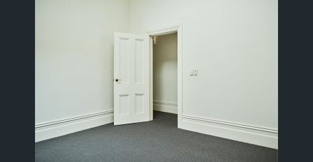 For Lease – Newly Renovated Charming Footscray Apartment in Prime Location - Photo 2