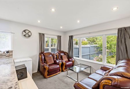 This beautifully presented 4-bedroom house at Mt Wellington - Photo 5