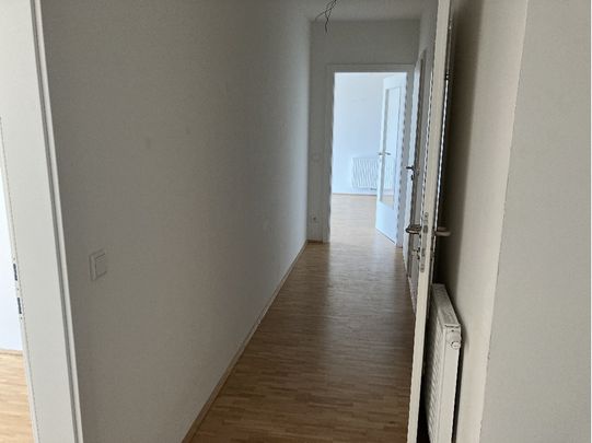 Sonnige 3-Zimmer-Wohnung im 1. Obergeschoss mit Balkon - Photo 1