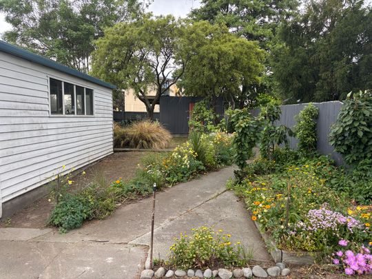 Spacious Living - Photo 1