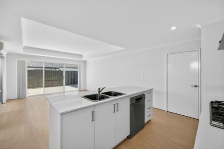 Brand new home waiting for it's first family - Photo 4