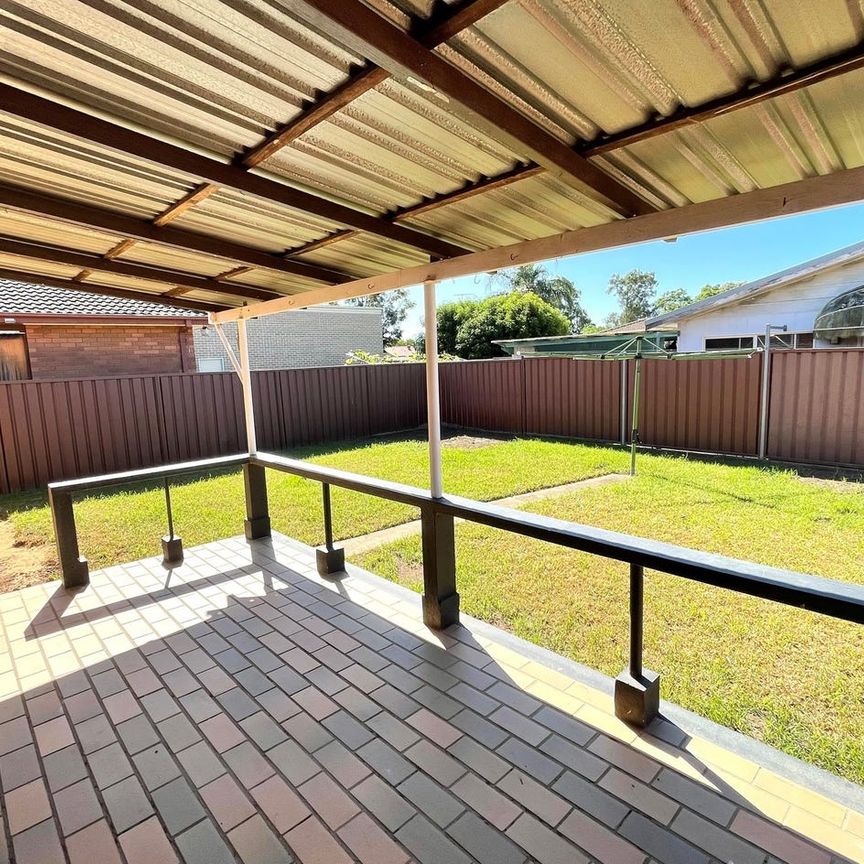 IDEAL FAMILY HOME IN THE HEART OF QUAKERS HILL! - Photo 1