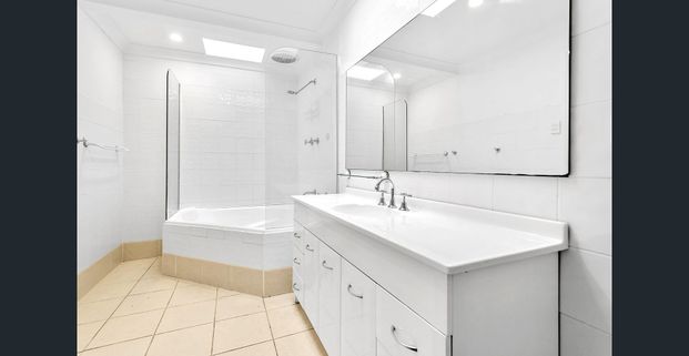 2/68 Rowland Avenue, Wollongong, NSW 2500 - Photo 1