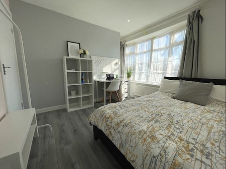 8 Bed Bungalow, Aldrin Way, CV4 - Photo 5