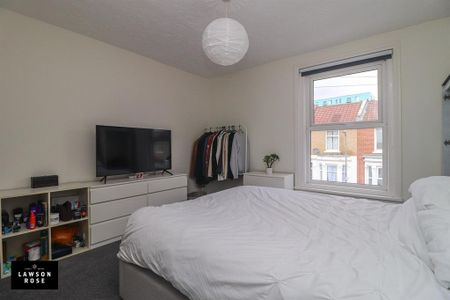 4 bedroom terraced house to rent - Photo 2