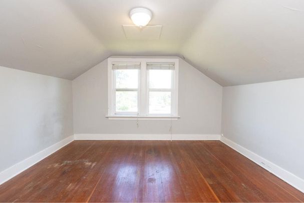 18130 60 Avenue, Surrey - Photo 1