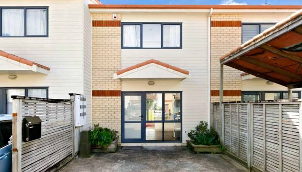 17/3 Ambrico Place, New Lynn - Photo 1