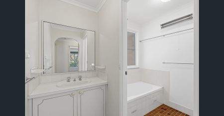 Charming Family Home in Convenient Niagara Park Location - Photo 3