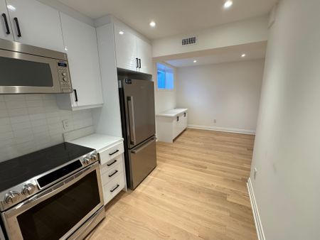 For Lease - 1 Random Street, Toronto, Ontario - Photo 5