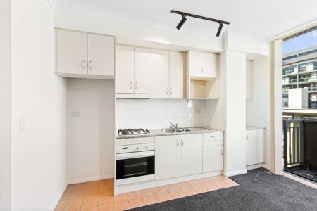 94/6 Poplar Street, Surry Hills NSW 2010 - Apartment For Rent | Domain - Photo 2