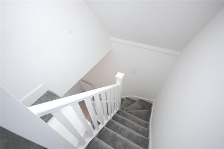 2 bedroom maisonette to rent - Photo 2