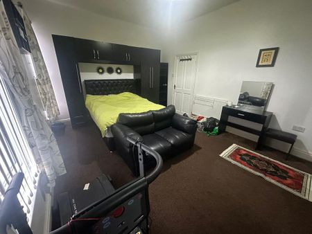 4 bedroom terraced house to rent - Photo 2