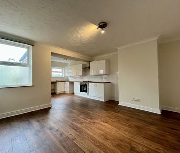 2 bedroom semi-detached house to rent - Photo 4