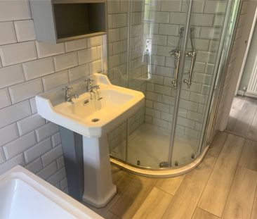 A very pretty, recently renovated, two bedroom Coach House set with... - Photo 4